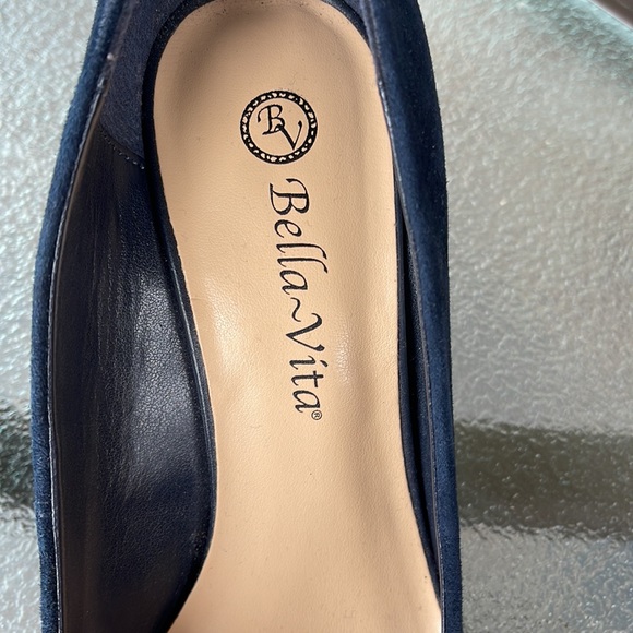 Suede block heeled Bella Vita pumps in EUC - Picture 8 of 9